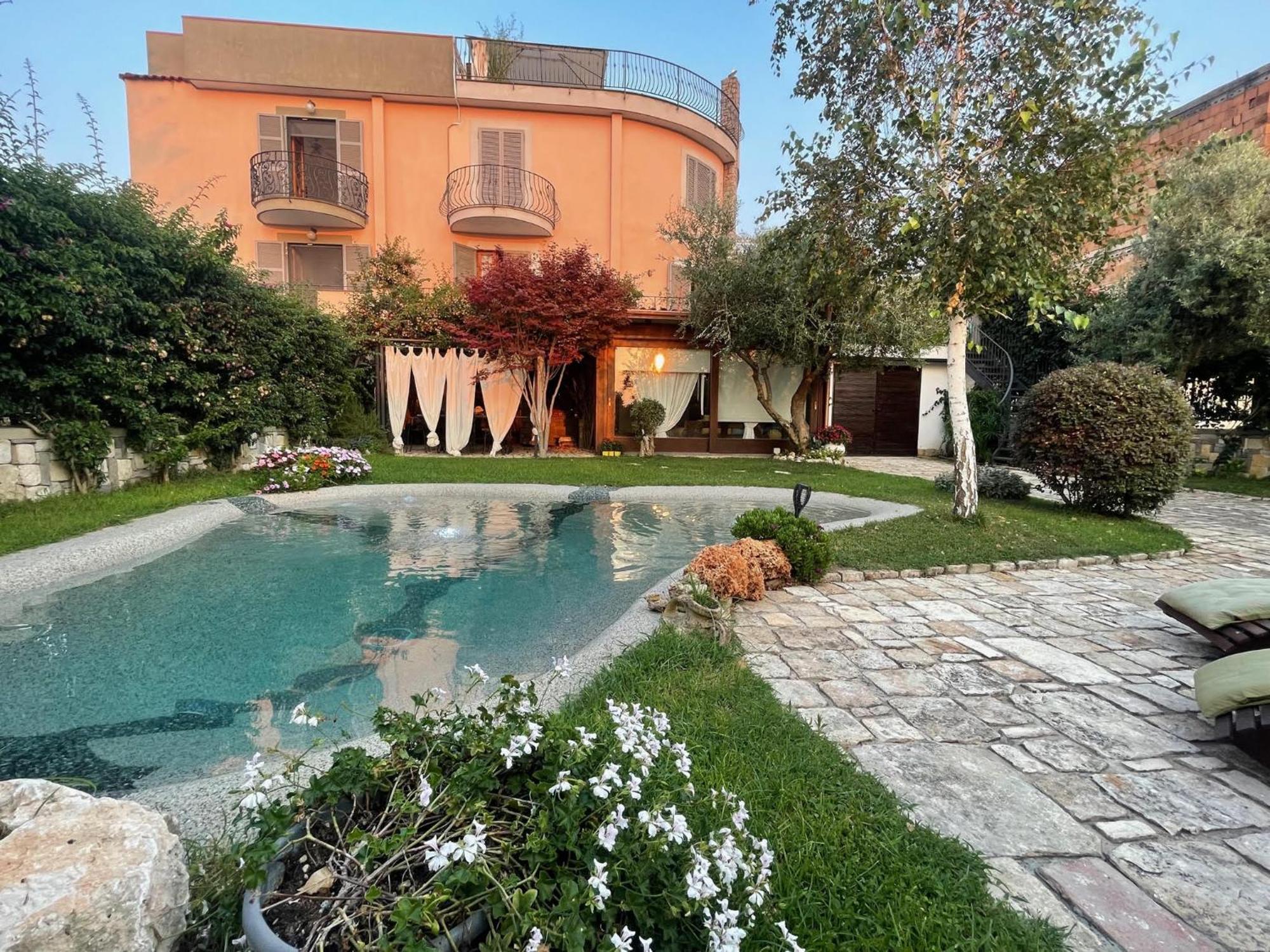 Domus Parva - Villa Con Bio-Piscina, Spa Privata E Appartamenti Panoramici Баколи Экстерьер фото